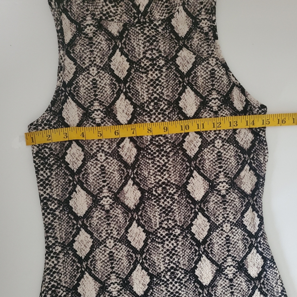 Dress - Picture 4 of 8